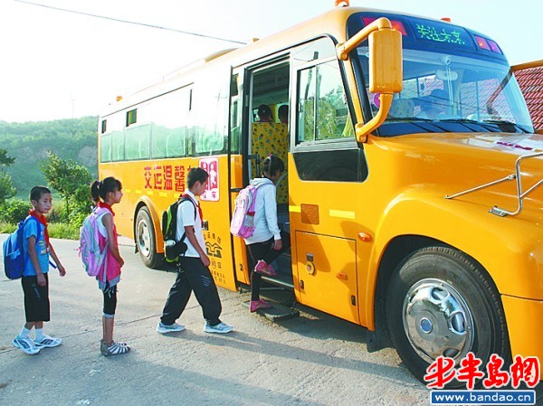 而近年来各地频发的上下学交通事故,让"校车"这个词的关注度大为上升