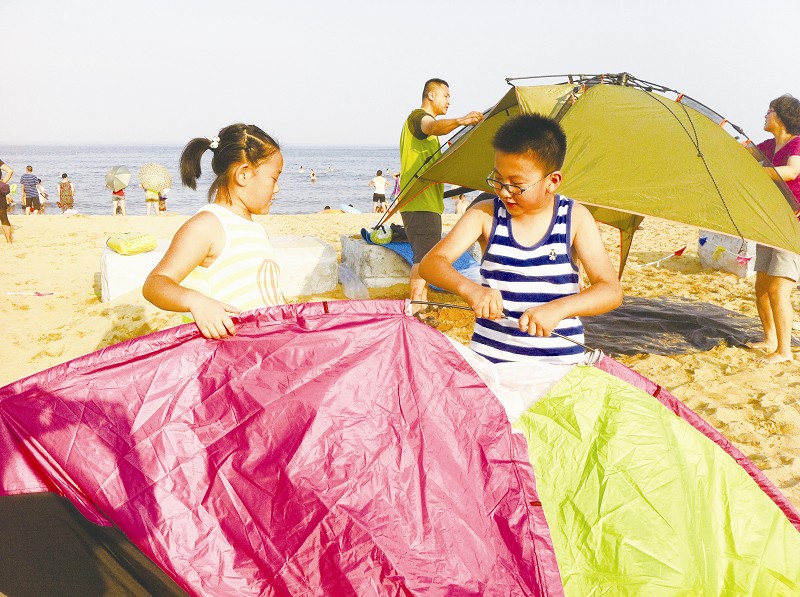 红领巾相约中国梦沙滩露营活动举行 - 青岛西