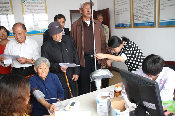 灵山卫街道北街社区关爱老年人健康 - 青岛西海