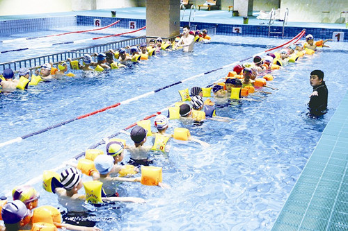 游泳课程全面进校园-青岛西海岸新闻网