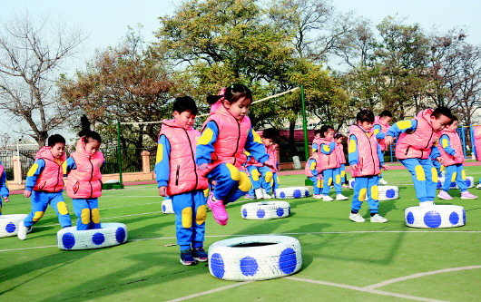 青岛市市北区第六教工幼儿园举行首届体育节-