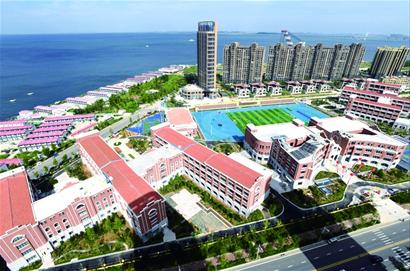 新建成的青岛滨海学校.