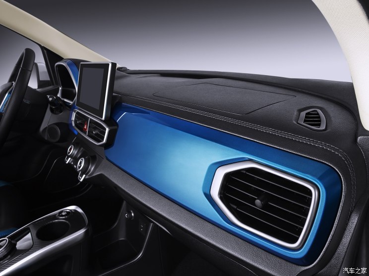 内饰更加运动 北汽新能源EC3官图发布